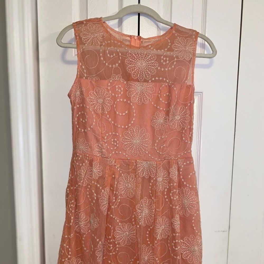 Lyla size large sleeveless midi dress